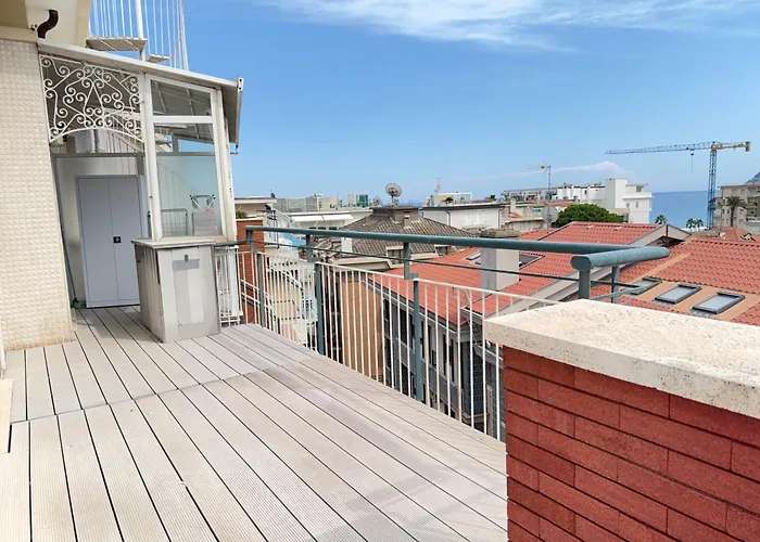 Apartment Exclusive Penthouse, Sea View, 100m From The Alassio