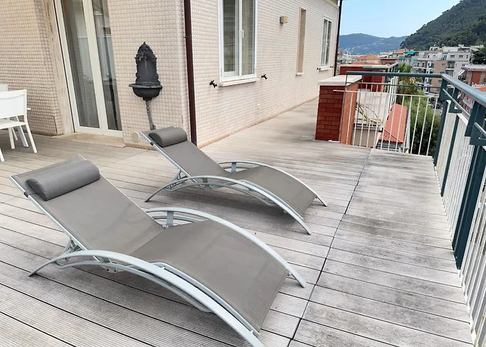 Exclusive Penthouse, Sea View, 100m From The Alassio