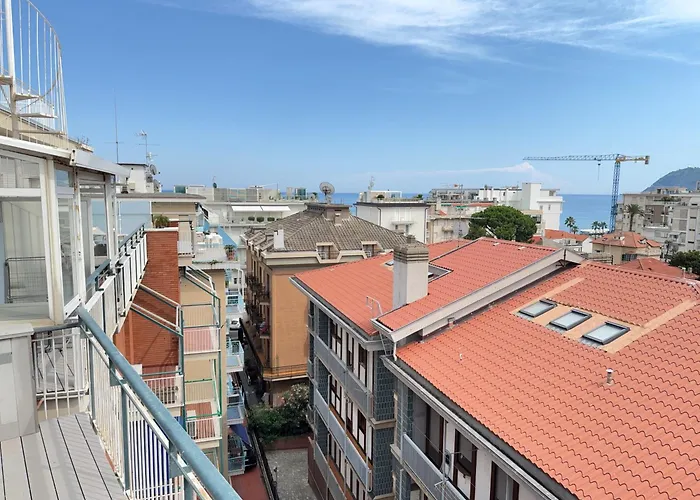Daire Exclusive Penthouse, Sea View, 100m From The Alassio