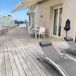 Exclusive Penthouse, Sea View, 100m From The Apartamento