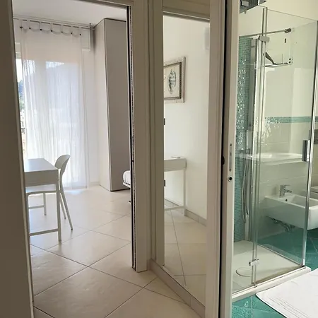 Apartment Exclusive Penthouse, Sea View, 100m From The Alassio