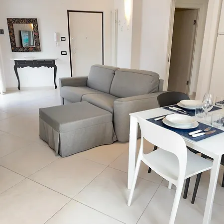 Apartment Exclusive Penthouse, Sea View, 100m From The Alassio