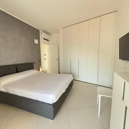 Exclusive Penthouse, Sea View, 100m From The * Алассио